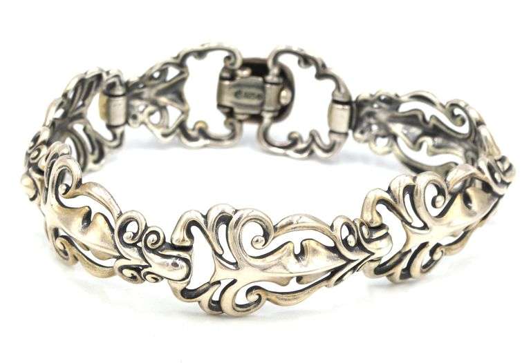 Group lot of Vintage 925 sterling silver jewelry