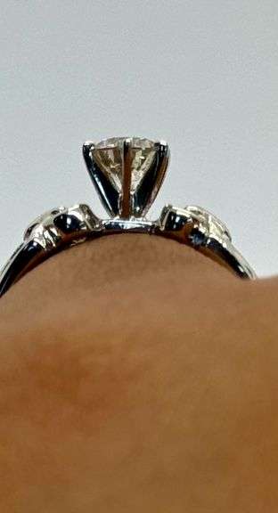 Round Brilliant Cut Platinum Lab Diamond Engagement Ring