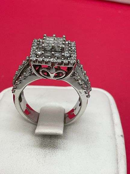 CERTIFIED BRAND NEW 14K WHITE GOLD DIAMOND RING. 3.00 CARATS