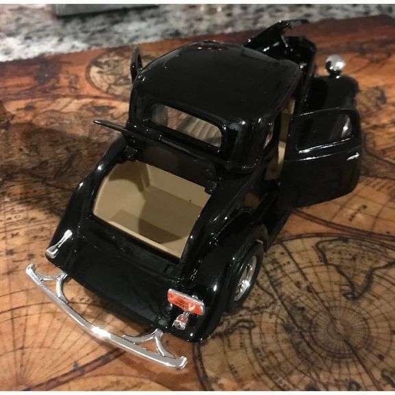 1934 Ford Coupe Diecast Model Car