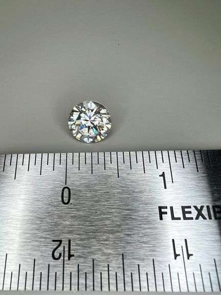 Dazzling 2.30 Ct Round Cut VVs1 I-J Fire Moissanite