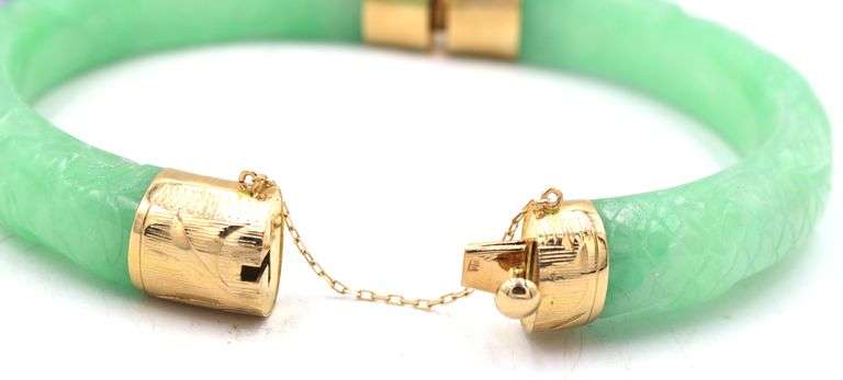 Lot of 2 Jade bangles in 14kt Yellow gold