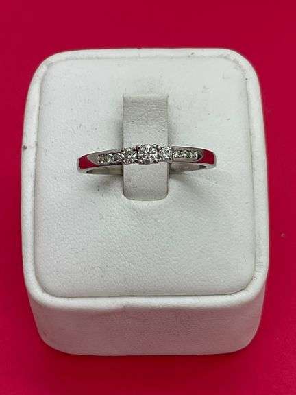 BRAND NEW 14K WHITE GOLD DIAMOND RING