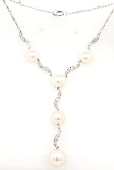 14kt White gold pearl and diamond necklace