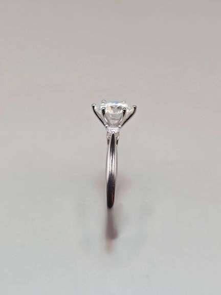 Ladies Sparkling 2 Ct VVs1 White E-F Simulated Lab Diamond Ring