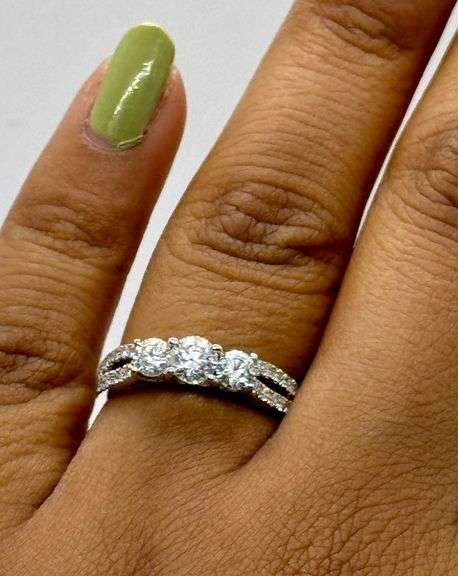 14K White Gold Round Brilliant Cut Diamond Ring