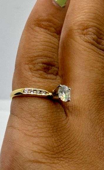 14K Two-tone Gold Round Brilliant Cut Diamond Engagement Ring