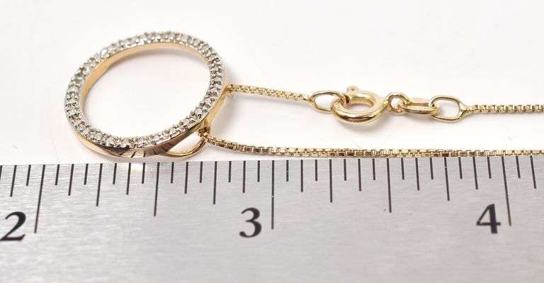 Vermeil Circle Shaped Pendant Necklace with Diamond in Sterling Silver