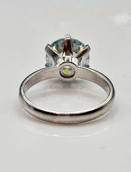 Sparkling 3.65 Ct VVs1 White D-E Simulated Lab Diamond Ring