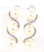 18kt White gold 0.25ctw Swirl diamond with FWP button earrings