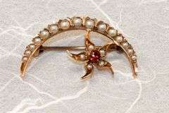 Sweet Antique Gold Pin with Natural Pearls
