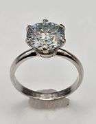 Sparkling 3.65 Ct VVs1 White D-E Simulated Lab Diamond Ring