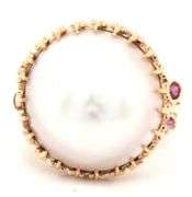 18kt Yellow gold Mabe pearl and ruby cocktail ring