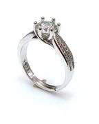 Sparkling Dazzling 1 Ct VVs1 White D-E Simulated Lab Diamond Ring