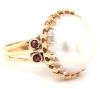 18kt Yellow gold Mabe pearl and ruby cocktail ring