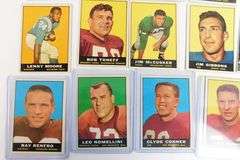 22 Topps 1961 Football Cards