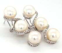 18kt White gold 0.25ctw Swirl diamond with FWP button earrings