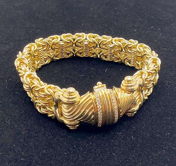Italian hand crafted 18k yellow gold designer bracelet with high quality diamond accent