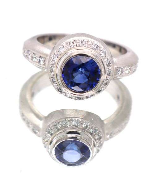 18kt White gold bezel set blue sapphire and diamond ring