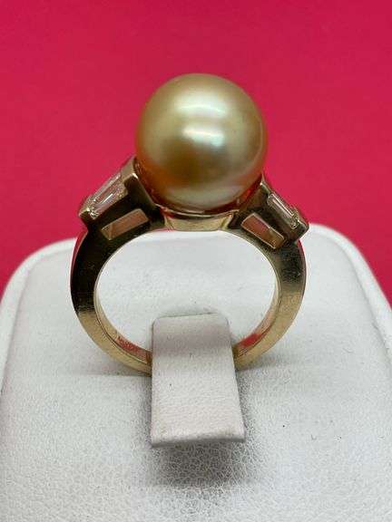 LADIES 14K YELLOW GOLD DIAMOND AND SOUTH SEA PEARL RING