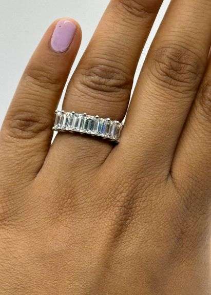 18K White Gold Emerald Cut Diamond Wedding Band