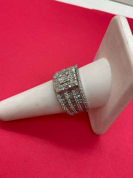 CERTIFIED BRAND NEW 14K WHITE GOLD DIAMOND BAND/ RING