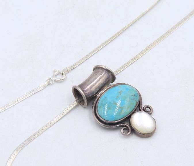 Vintage 925 sterling silver signed Turquoise pendant on herringbone chain necklace