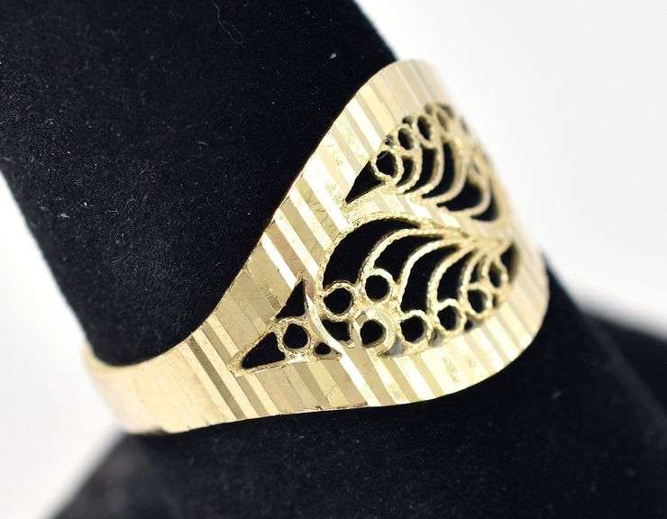 Pleasing 14K Yellow Gold Wide Band Ring