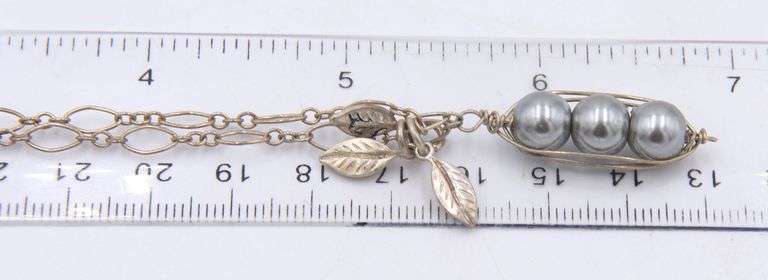 Vintage 925 sterling silver 3 peas in a pod with leaf pendant on chain necklace