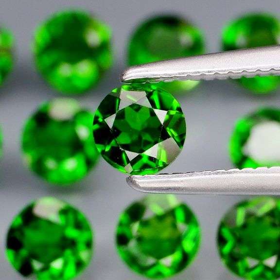 Top forest green 3.58ct Chrome Diopside set