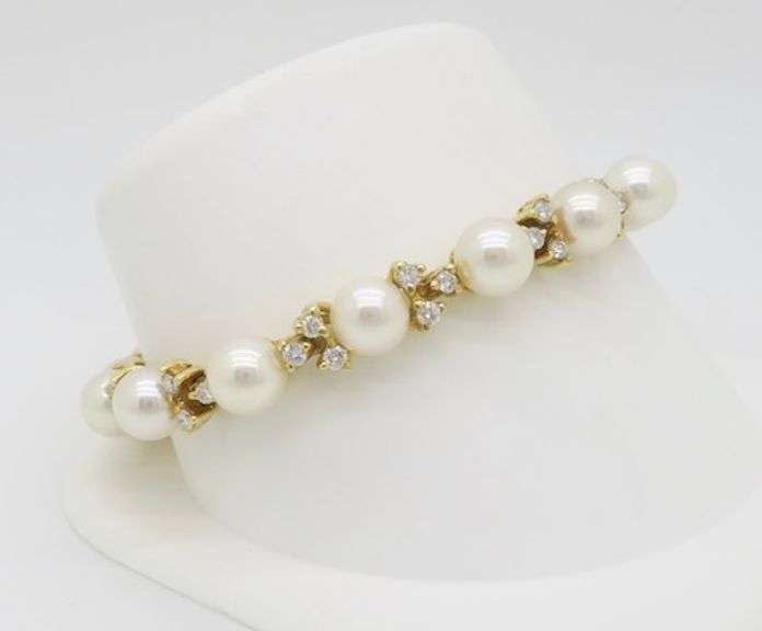 18k Yellow Gold Pearl & Diamond Bracelet