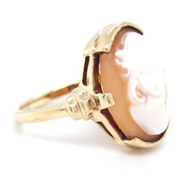 10kt Yellow gold Cameo ring