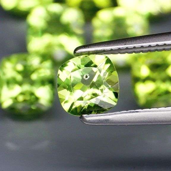 Perfect for setting! 5.18ct 5mm cushion cut Peridot set