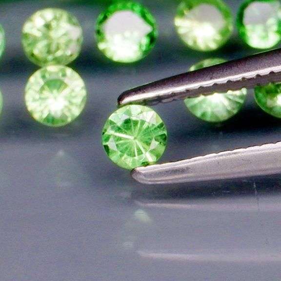 Ravishing 2.84ct apple green Tsavorite Garnet set!
