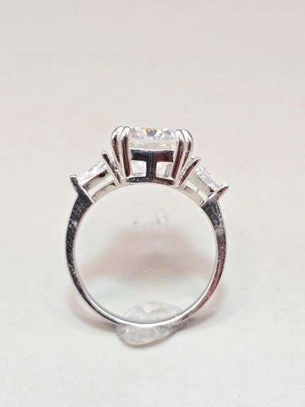 Ladies Huge 5 Ct VVs1 White E-F Simulated Lab Diamond Ring