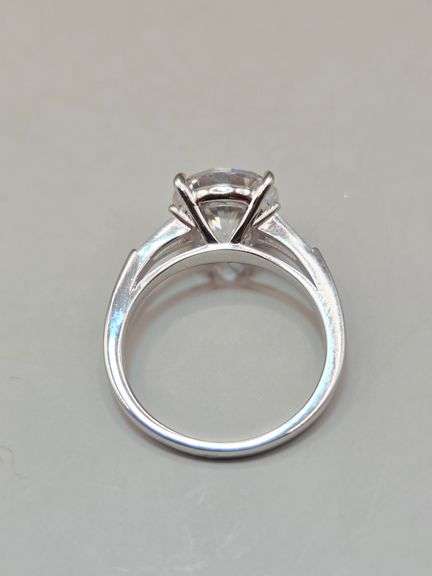 Sparkling 5 Ct VVs1 White E-F Simulated Lab Diamond Ring