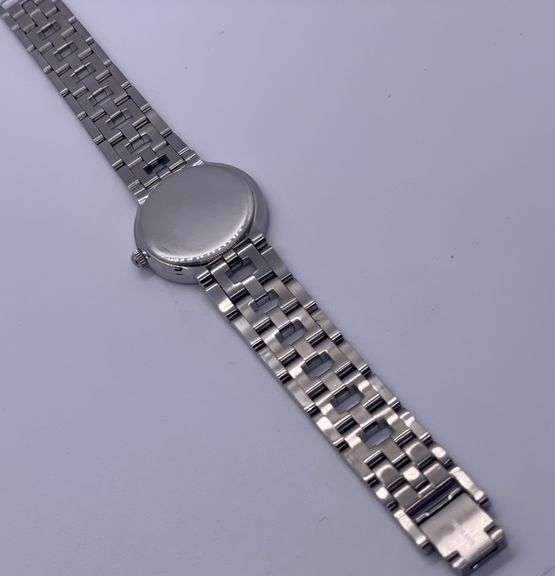 Pretty Movado Ladies Metio Mother of Pearl Dial Diamond Bezel