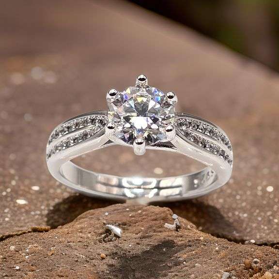 Sparkling Dazzling 1 Ct VVs1 White D-E Simulated Lab Diamond Ring