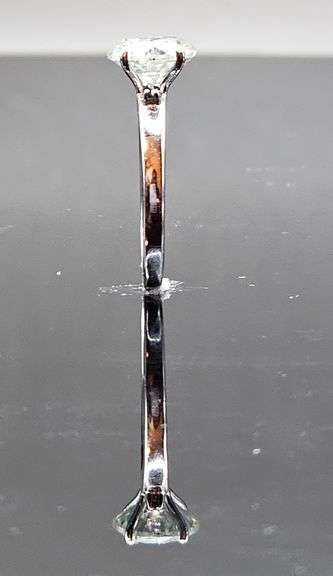 Stunning 3.25 Ct VVs1 White I-J Lab Simulated Diamond Ring