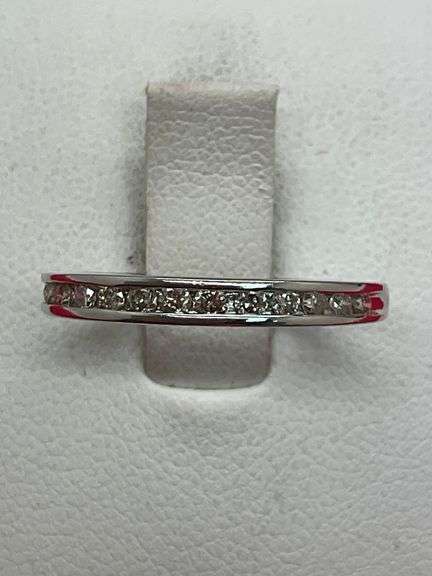 BRAND NEW LADIES PLATINUM DIAMOND BAND