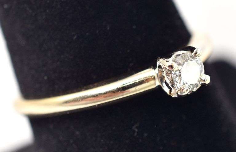 Superb 14K Yellow Gold Solitaire Diamond Ring
