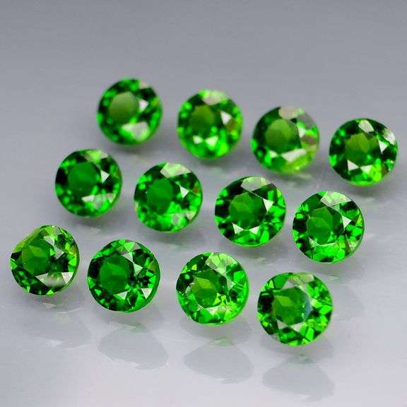 Top forest green 3.58ct Chrome Diopside set