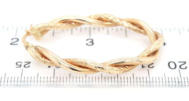 14kt Yellow gold twisted oval earrings