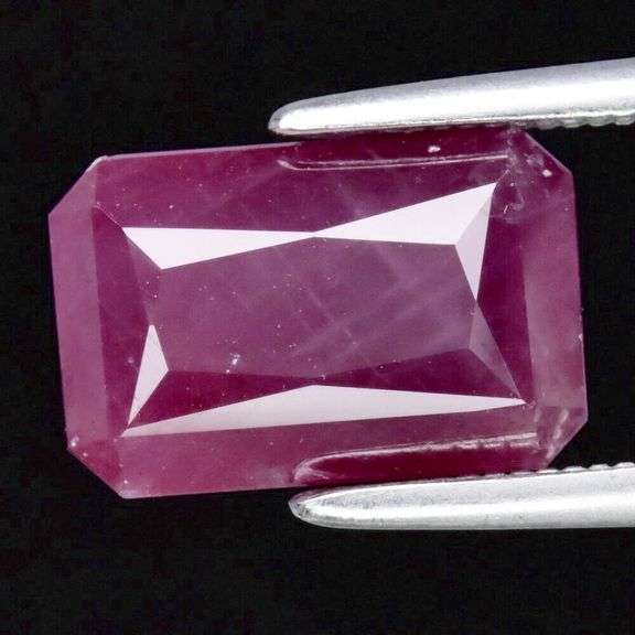 Intricate scissor cut top! 4.72ct pure Guinea Ruby!!!