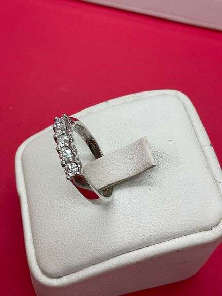 BRAND NEW LADIES 14K WHITE GOLD DIAMOND RING