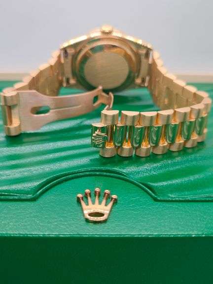 THE OYSTER PERPETUAL DAY-DATE 36 IN 18 KT EVEROSE GOLD WITH A ROSE COLOUR, DIAMOND-SET DIAL, FLUTED 