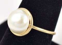 Dainty 14K Yellow Gold Pearl Ring