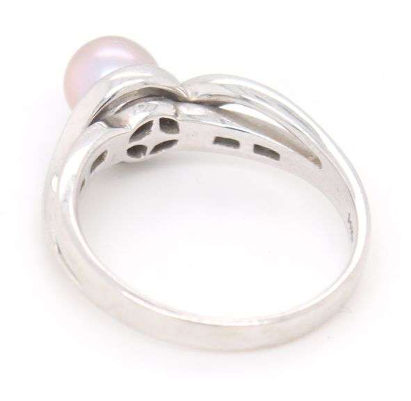Tasteful 14K WG Silver Pearl Ring