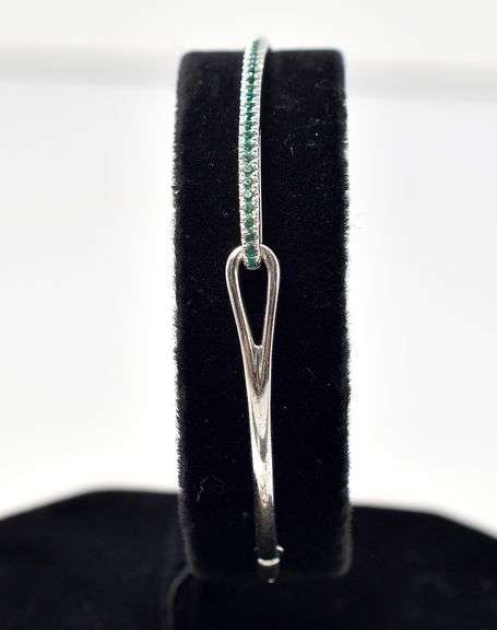 Unique Green Stone Looped Adjustable Bracelet in Sterling Silver 5grams