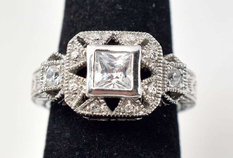 Square Cut Gem Ring in Sterling Silver 7.7grams Size 6 3/4